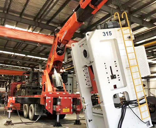 无锡滨湖附近随车吊出租，轻松解决运输难题