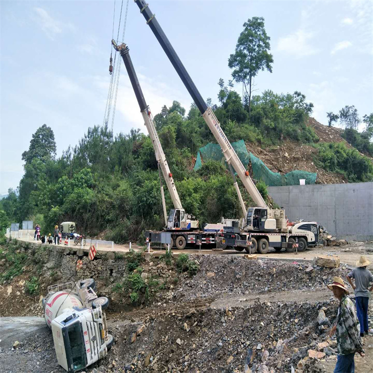 无锡滨湖汽车掉沟里叫吊车救援要多少钱